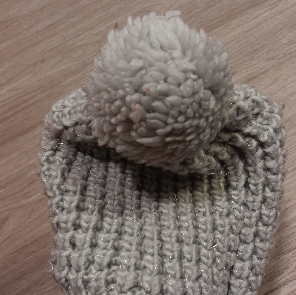 Chic Light Gray Knit Beanie with Pom Pom - Picture 3 of 4